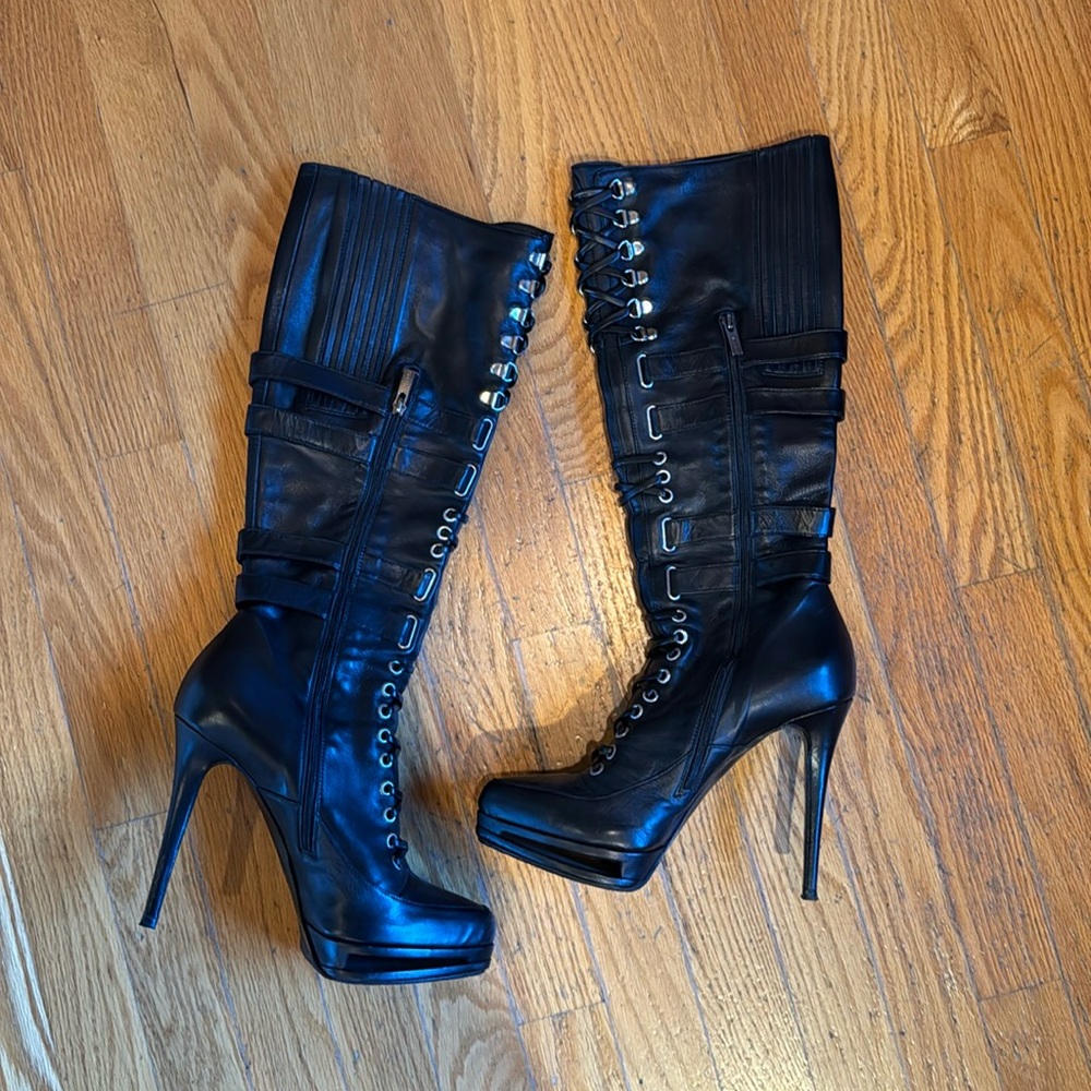 LIKE NEW Lesilla Boots